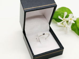 elegante anillo de plata personalizado